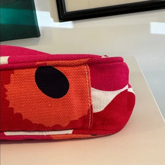 Marimekko Unikko Poppy Iconic Pattern Baguette Bag - Picture 3 of 10